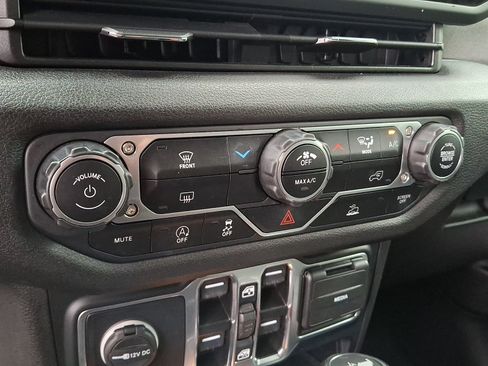 Used 2024 Jeep Wrangler Unlimited Sport AWD/4WD image 16