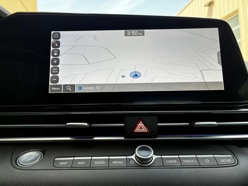Certified 2025 Hyundai Elantra Limited FWD image 21