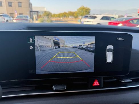 Used 2025 Kia Carnival EX FWD image 34