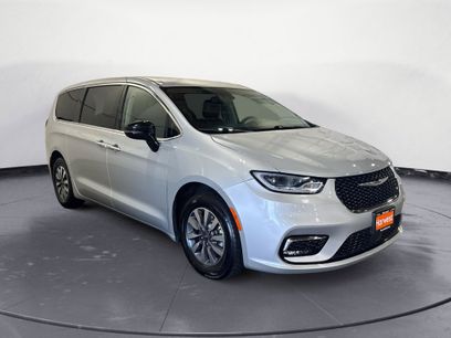 Used 2024 Chrysler Pacifica Limited