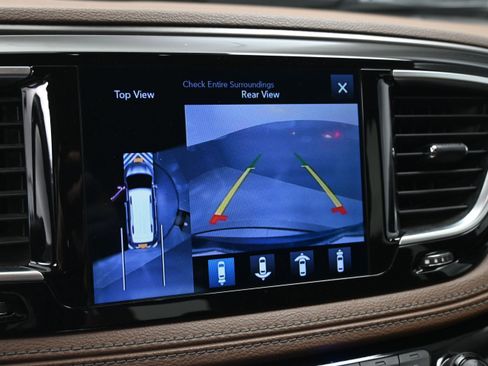 Used 2017 Chrysler Pacifica Limited w/ UConnect Theater Package image 28