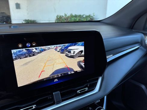 Used 2025 Chevrolet Equinox LT FWD image 23
