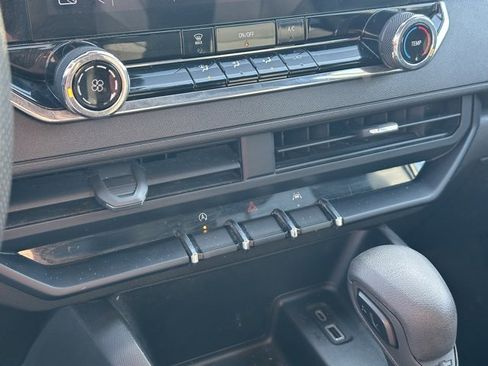 Certified 2023 Chevrolet Colorado W/T image 11