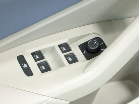 New 2026 Volkswagen Jetta SE FWD image 33