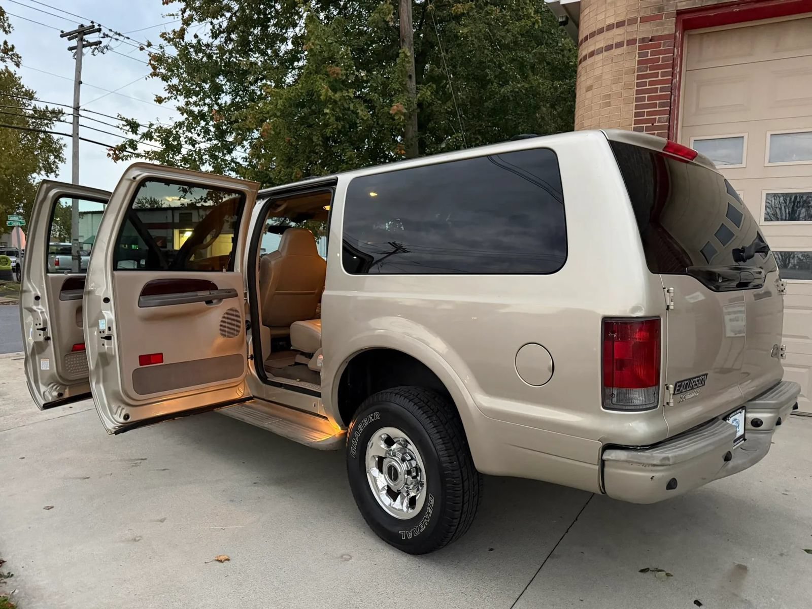 Used 2004 Ford Excursion Limited AWD/4WD image 26