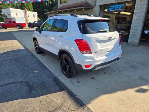 Used 2020 Chevrolet Trax LT w/ Sun & Sound Package AWD/4WD image 5