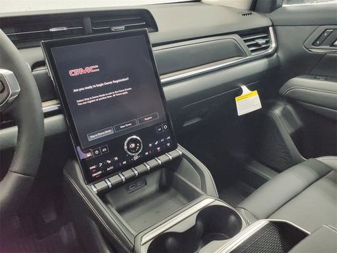 New 2026 GMC Terrain Denali w/ LPO, Black Badging Package image 17