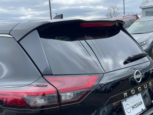 Certified 2022 Nissan Rogue SV w/ SV Premium Package AWD/4WD image 27