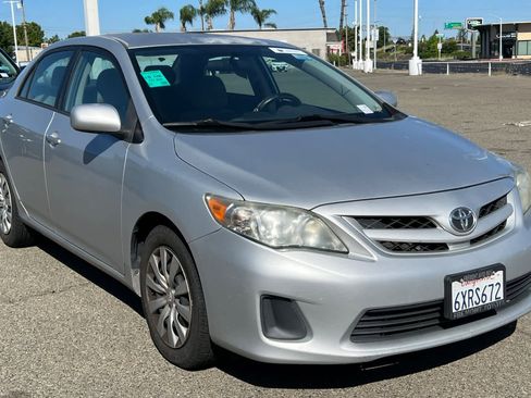 Used 2012 Toyota Corolla LE FWD image 3