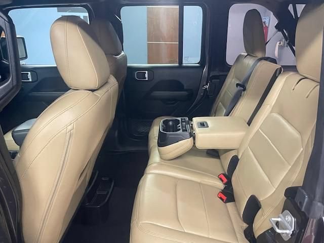 Used 2018 Jeep Wrangler Unlimited Sahara AWD/4WD image 12