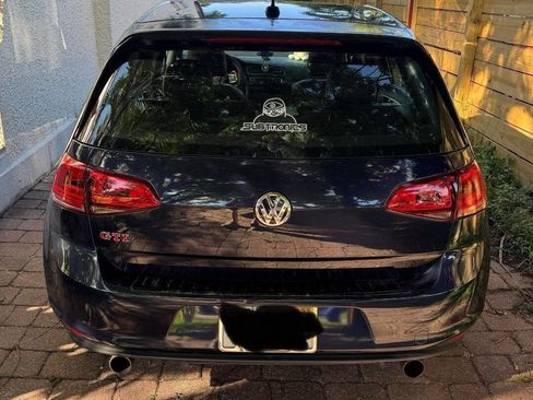 Used 2017 Volkswagen GTI SE image 4