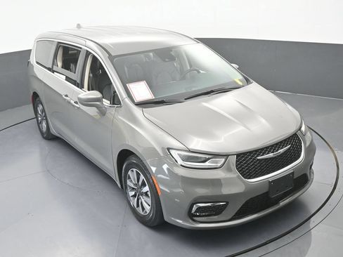 Used 2022 Chrysler Pacifica Touring-L FWD image 58