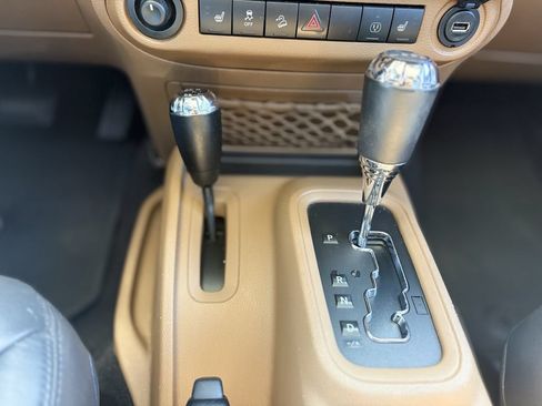 Used 2014 Jeep Wrangler Unlimited Sahara w/ Connectivity Group AWD/4WD image 21