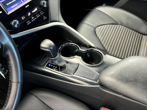 Used 2020 Toyota Camry SE FWD image 15