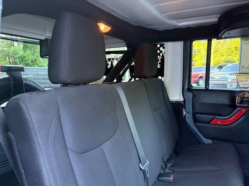 Used 2015 Jeep Wrangler Unlimited Sport w/ Quick Order Package 24S AWD/4WD image 32