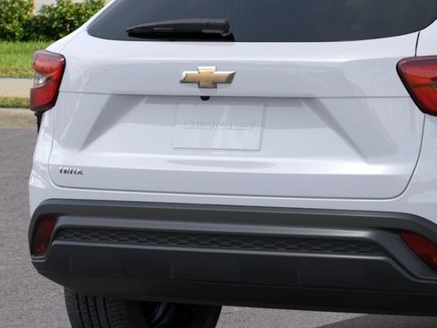 Used 2026 Chevrolet Trax LS FWD image 14