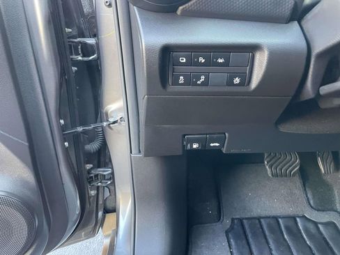 Used 2025 Nissan Kicks Play S image 31