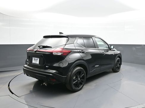Used 2023 Nissan Kicks SV image 6