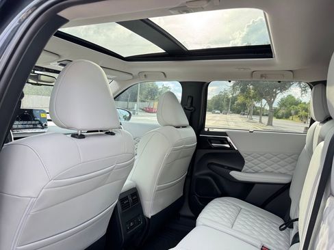 New 2025 Mitsubishi Outlander SEL image 17