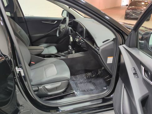 Certified 2023 Kia Niro LX FWD image 9