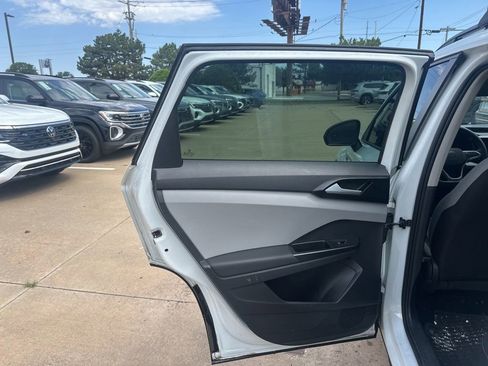 Used 2022 Volkswagen Taos S AWD/4WD image 10