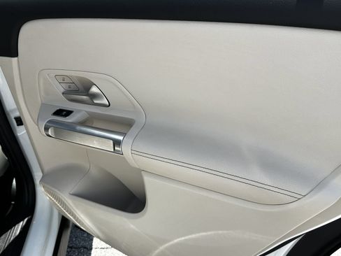 Used 2021 Mercedes-Benz GLB 250 image 19