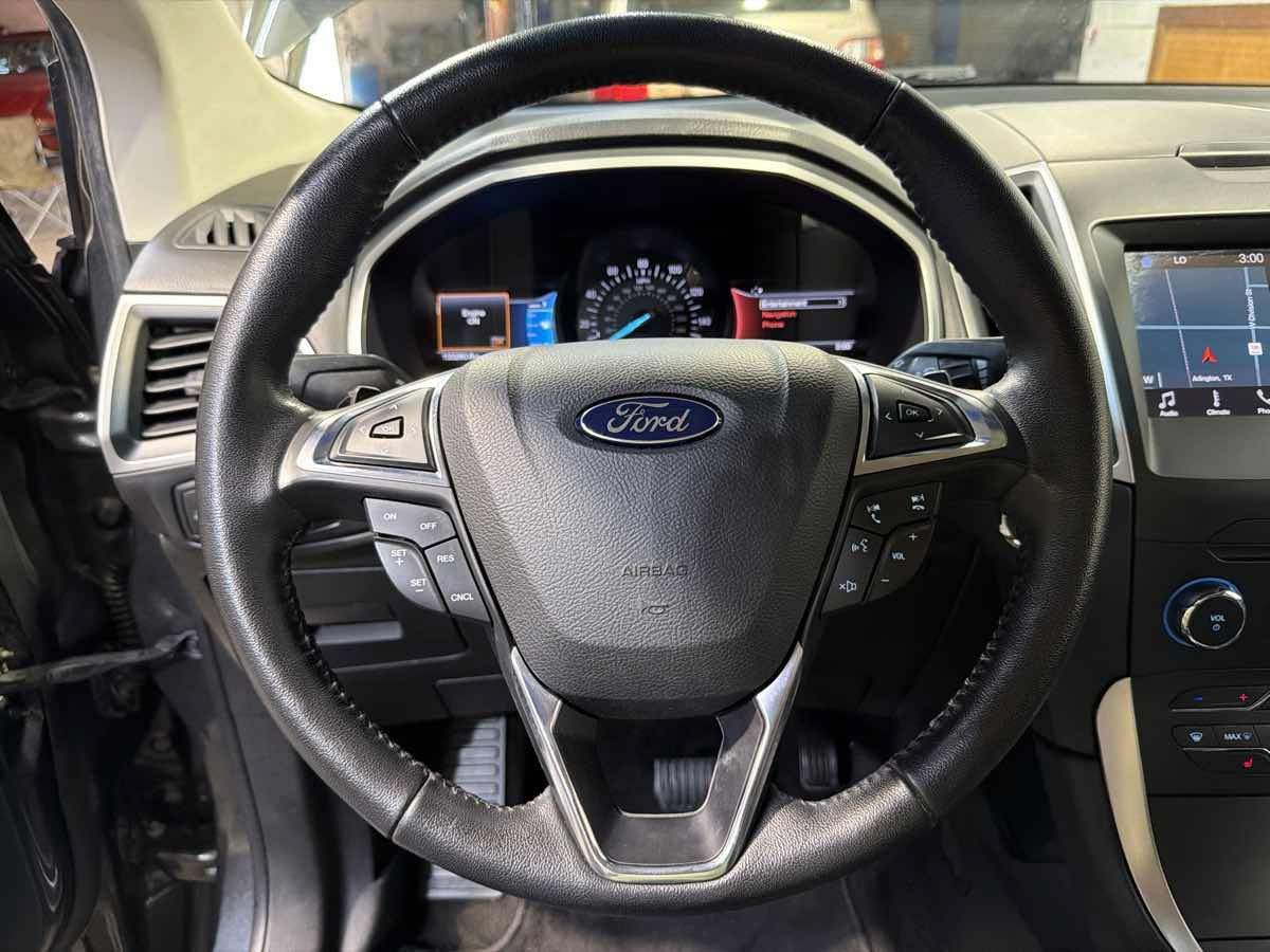 Used 2017 Ford Edge SEL w/ Equipment Group 201A FWD image 17