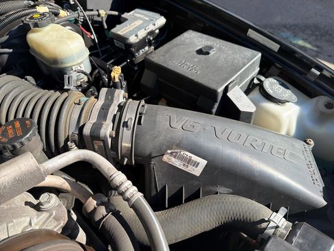 Used 2001 Chevrolet S10 Pickup LS image 38