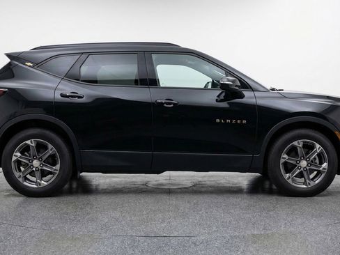 Used 2025 Chevrolet Blazer LT image 11