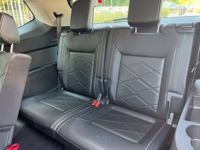 Used 2025 Volkswagen Atlas SE FWD image 15