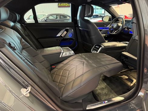 Used 2023 BMW 760i xDrive AWD/4WD image 32
