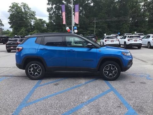 Used 2025 Jeep Compass Trailhawk AWD/4WD image 6