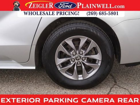 Used 2021 Toyota Sienna LE image 9