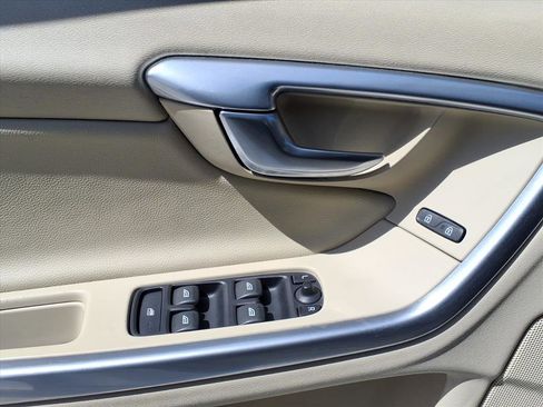 Used 2016 Volvo V60 T5 Premier image 13