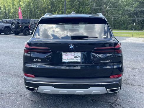 Used 2025 BMW X5 xDrive50e AWD/4WD image 3