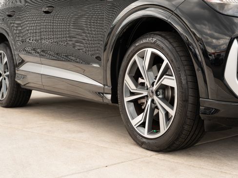 Certified 2023 Audi Q4 e-tron Prestige AWD/4WD image 35