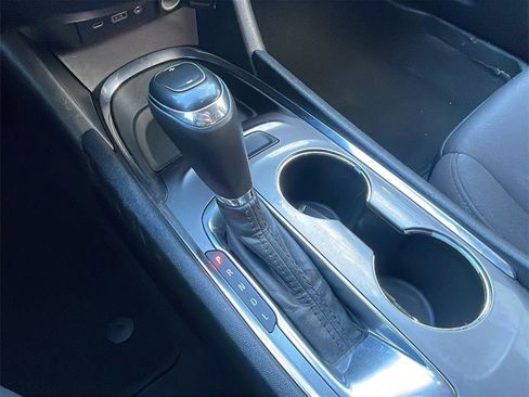 Used 2020 Chevrolet Malibu LT image 24