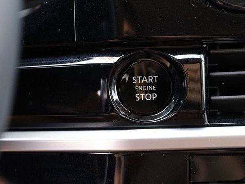 Used 2025 Nissan Pathfinder Platinum AWD/4WD image 17