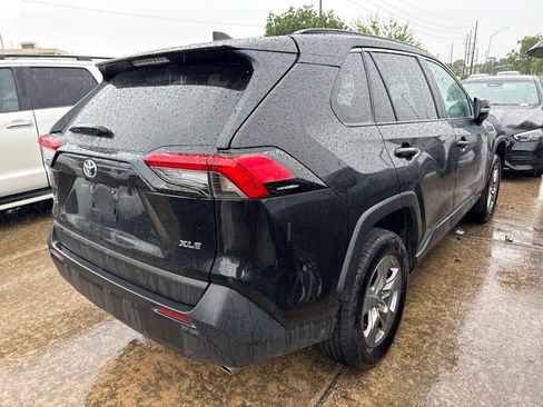 Used 2025 Toyota RAV4 XLE FWD image 3