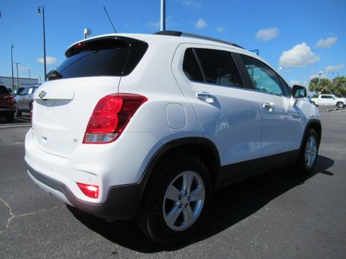 Used 2020 Chevrolet Trax LT w/ Driver Confidence Package FWD image 5
