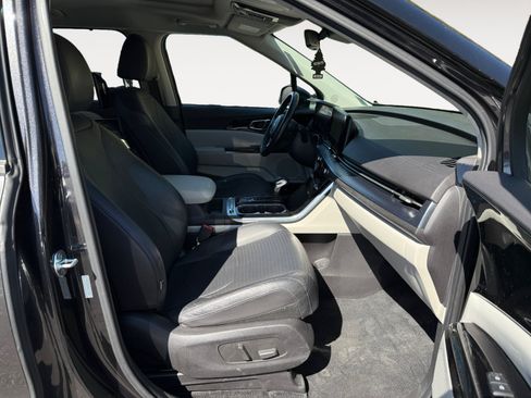 Used 2022 Kia Carnival SX Prestige FWD image 19