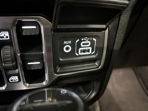 Used 2025 Jeep Gladiator Sport AWD/4WD image 34
