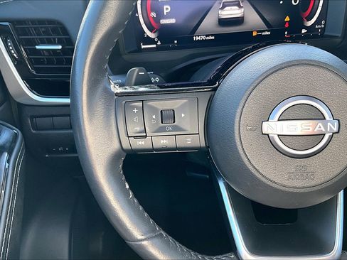 Used 2024 Nissan Rogue SL FWD image 16