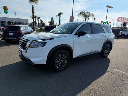 Certified 2024 Nissan Pathfinder S image 3