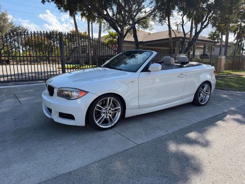 Used 2012 BMW 135i Convertible image 7
