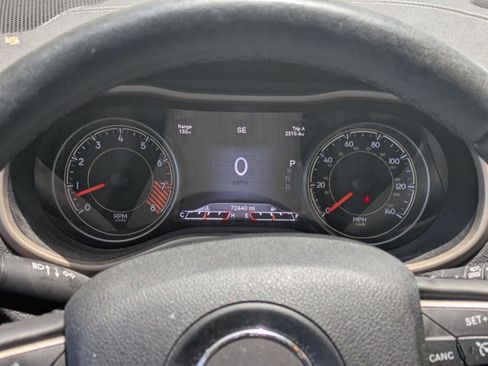 Used 2015 Jeep Cherokee Limited w/ Luxury Group FWD image 12