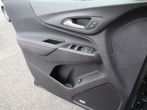 Used 2022 Chevrolet Equinox RS w/ RS Leather Package image 24