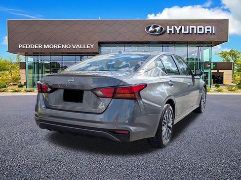 Used 2025 Nissan Altima 2.5 SV image 3