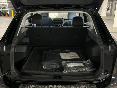 New 2025 Volkswagen Tiguan SE image 36