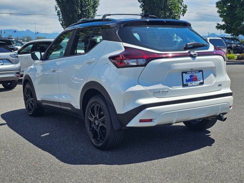 Used 2023 Nissan Kicks SR w/ SR Premium Package FWD image 5